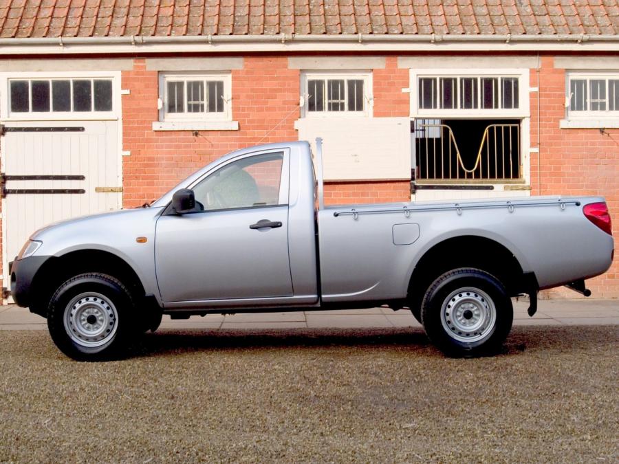  Mitsubishi L200 4Work Single Cab 2006 года  (UK) (фото 2 из 11)